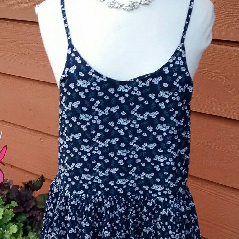 Herlion Dress - Picture 2 of 8